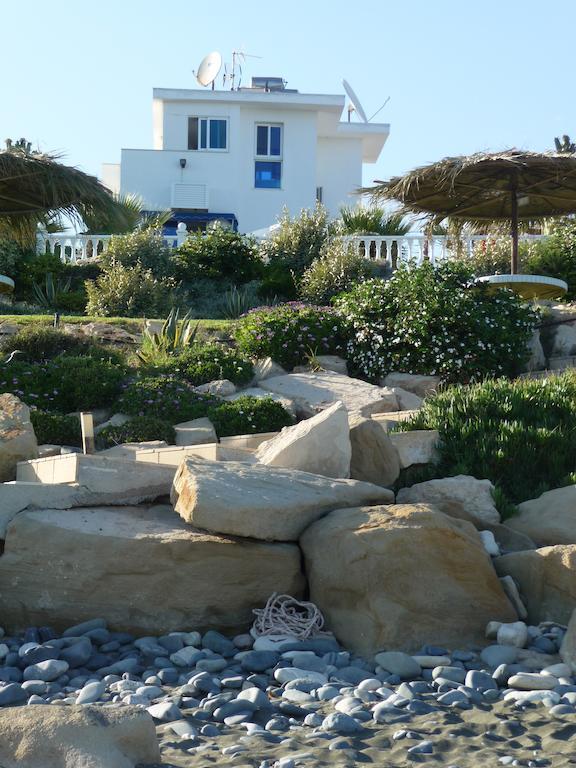 Zygi Beachfront Villa ภายนอก รูปภาพ