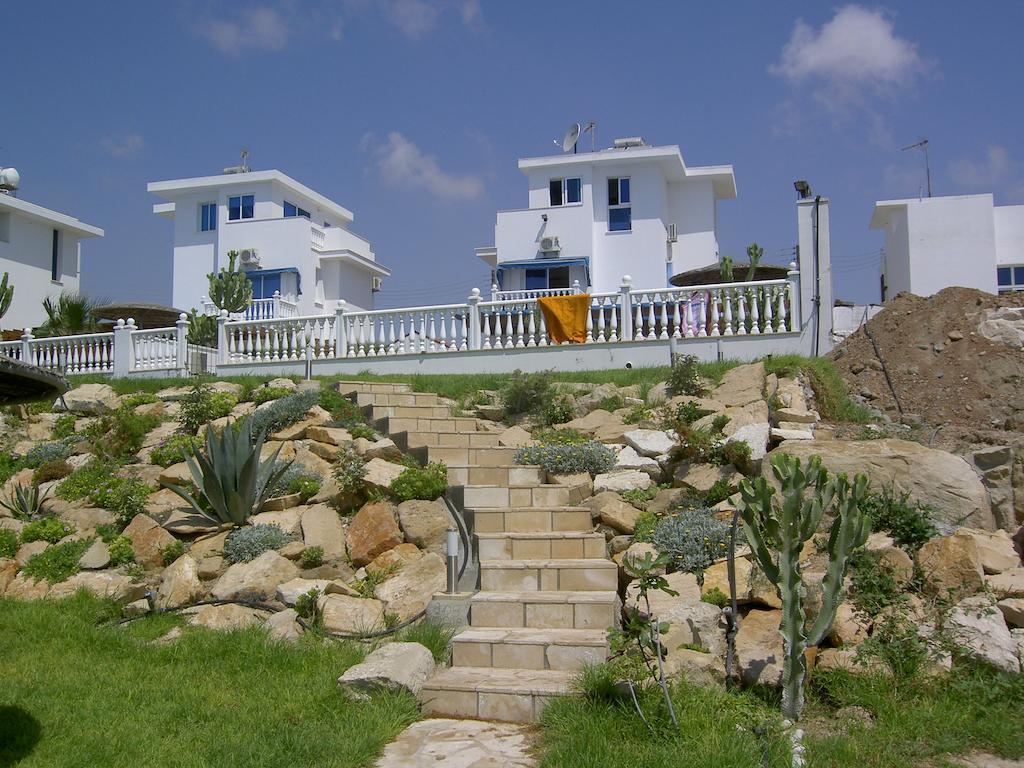 Zygi Beachfront Villa ภายนอก รูปภาพ
